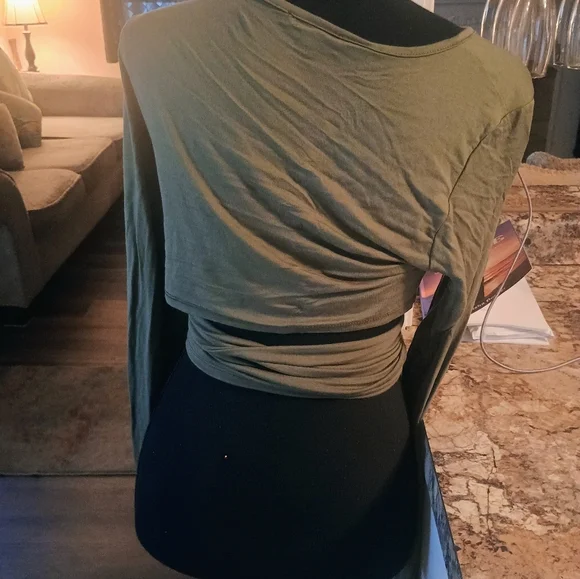 Olive Green Wrap Top. Fashion Nova Sexy Xl - Picture 3 of 5